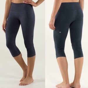 Lululemon in the flow crop